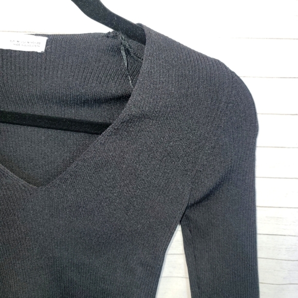 ZARA BLACK RIBBED V NECK SWEATER, SZ MEDIUM - Picture 4 of 9